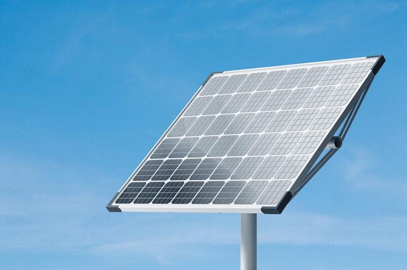 Conecte os fios condutores elétricos da matriz fotovoltaica aos terminais positivo