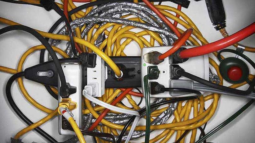 Os pinos elétricos tortos resultam em um fluxo instável de eletricidade