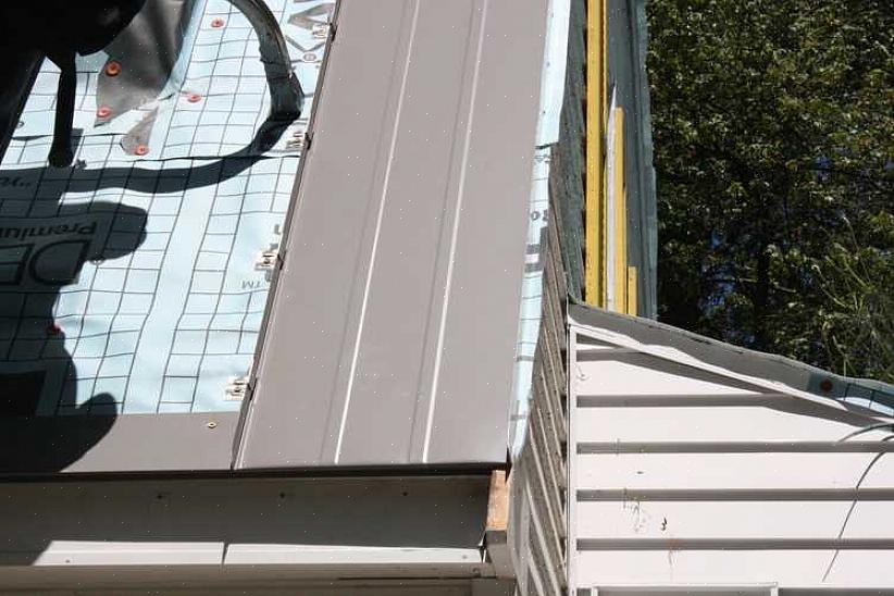 Você fez a escolha certa ao escolher os painéis de metal com costura vertical como seu telhado