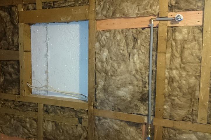 A instalação deste tipo de isolamento de parede exige que seja injetado entre as paredes