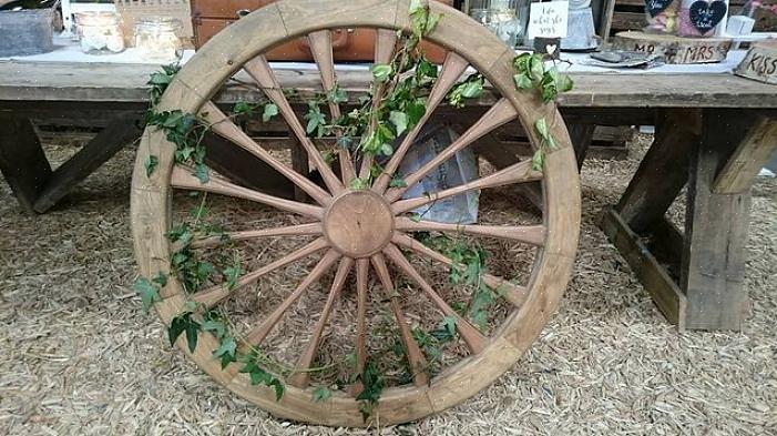 A própria roda pode ser feita com o uso de madeira de deckboard de cinco quartos de polegada de espessura