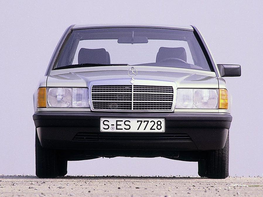 A Mercedes Benz instalou pela primeira vez a correia serpentina em sua série de modelos de 190 carros