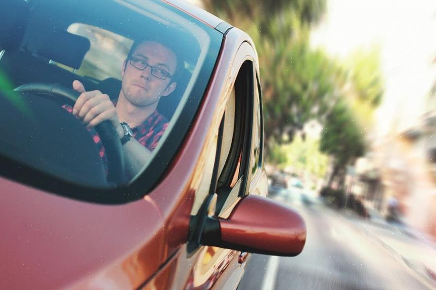 É verdade que registrar o seguro do seu carro com o nome de seus pais é uma boa opção para ajudá-lo