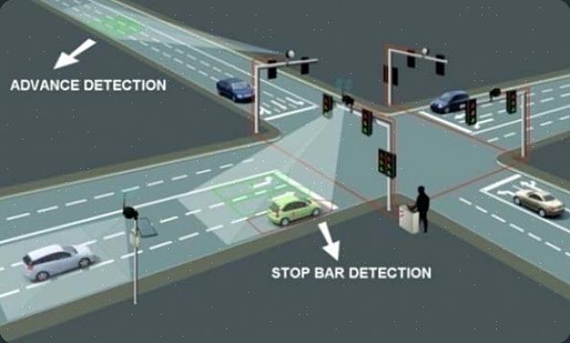 Junto com o semáforo estão o detector de velocidade