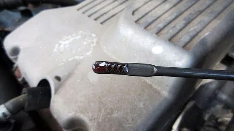 Use uma seringa para adicionar óleo de engrenagem aos poucos