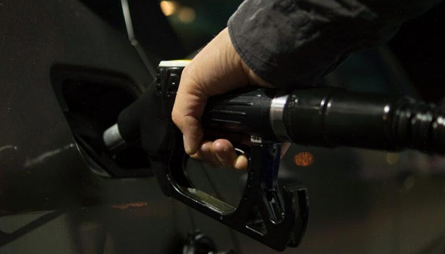 A quantidade de limpador de tanque de gás necessária dependerá do tamanho do tanque de gasolina do carro