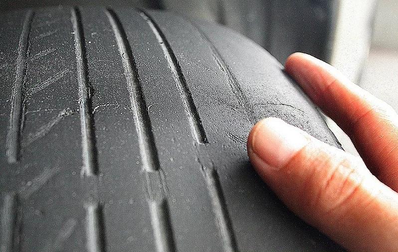 Verifique regularmente a pressão de ar de todos os pneus