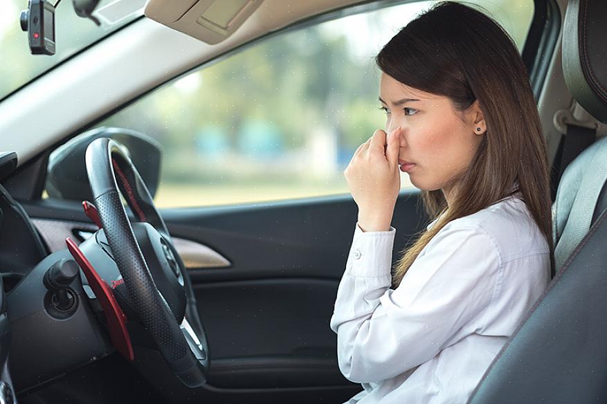 A umidade é a culpada de ter cheiro de mofo em seu carro