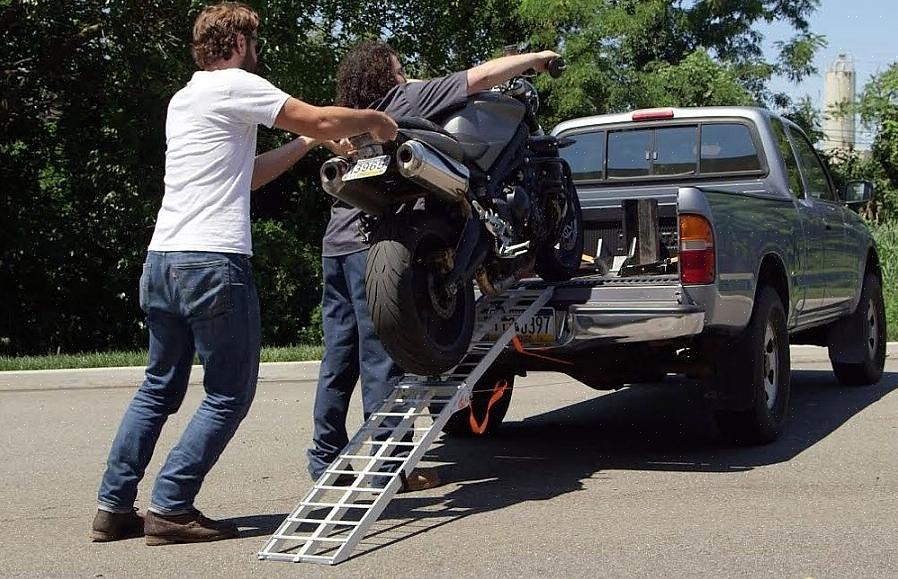 Seria uma boa ideia começar a carregar sua motocicleta em uma plataforma de carga