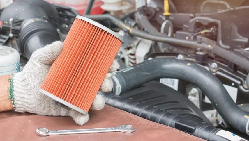 O filtro de combustível faz parte do conjunto da bomba de combustível do carro