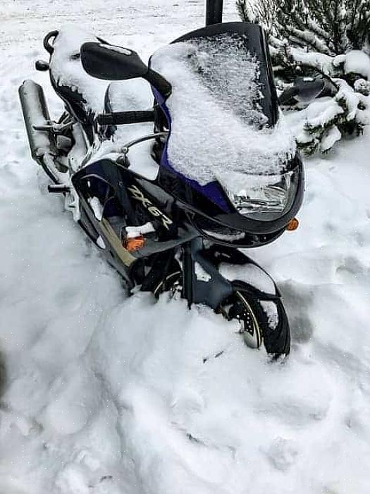 Preparar sua motocicleta para o inverno é armazená-la até a primavera