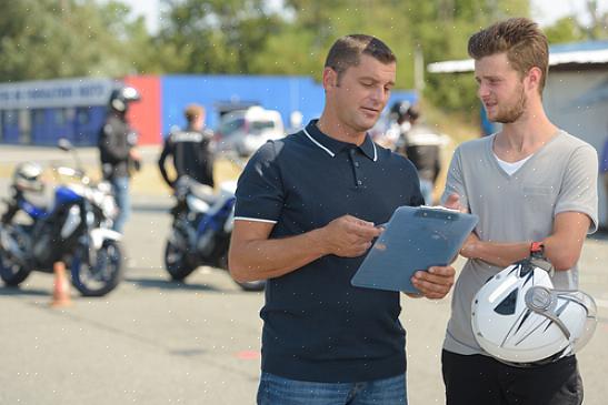 Para solicitar uma licença ou licença de motocicleta