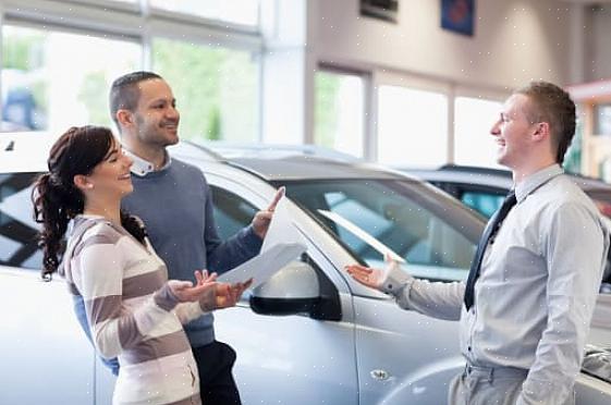 Uma técnica melhor é perguntar ao vendedor quanto está pedindo pelo carro