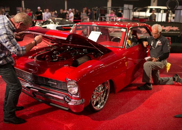 O leilão de carros clássicos Barrett-Jackson acontece todos os anos no mês de janeiro