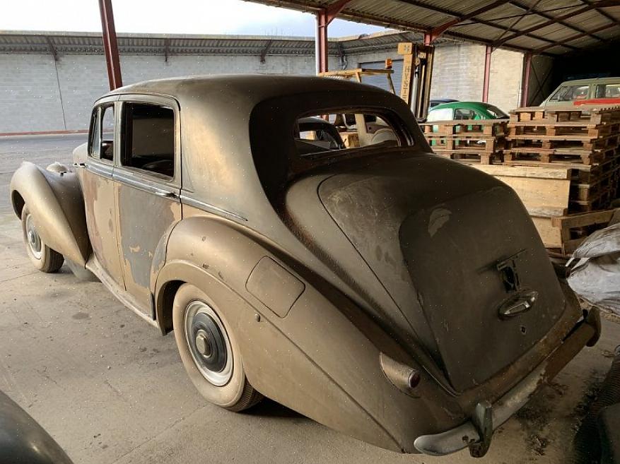 Sua melhor aposta para encontrar um carro antigo restaurável é parar no ferro-velho local