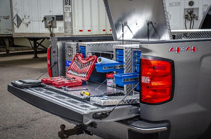 Use caixas de armazenamento para guardar suas ferramentas ou coisas que você carrega em seu caminhão