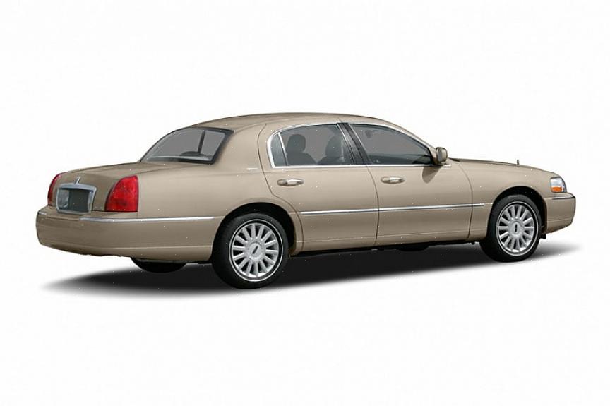 Se você quiser remover os amortecedores traseiros do Lincoln Town Car