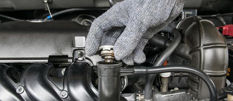 Viaja do motor causado pela combustão interna até a boca do tubo que sai