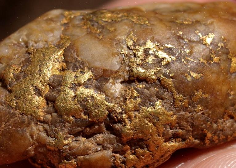 Uma pepita de ouro real terá uma superfície pontilhada que seria muito semelhante à superfície da lua