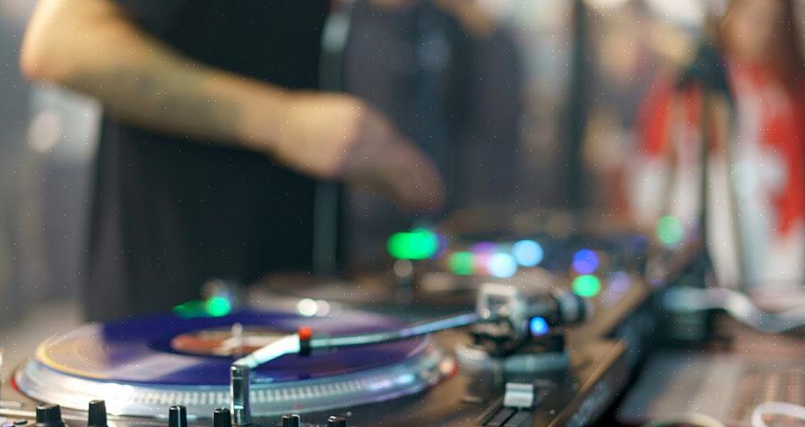 Uma taxa de 75€-190€ por evento é suficiente para um DJ móvel iniciante