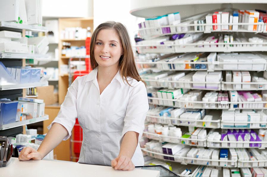 Um farmacêutico pode trabalhar oito horas por dia ou mais horas