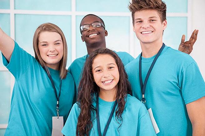 Há uma variedade de grupos missionários de jovens que precisam de voluntários