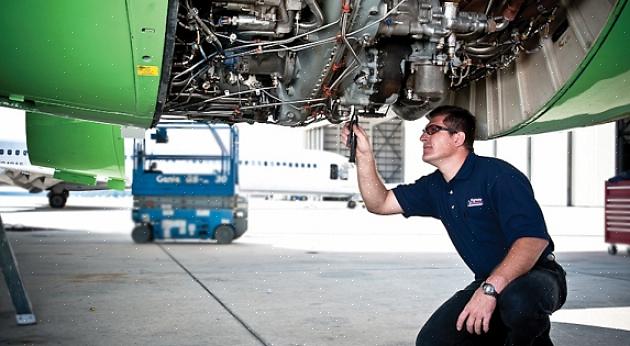 Programas de treinamento de mecânico de helicóptero ou tecnologia de manutenção de aviação