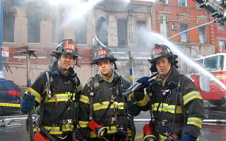 O treinamento médico de emergência será uma parte necessária do seu treinamento para se tornar um bombeiro