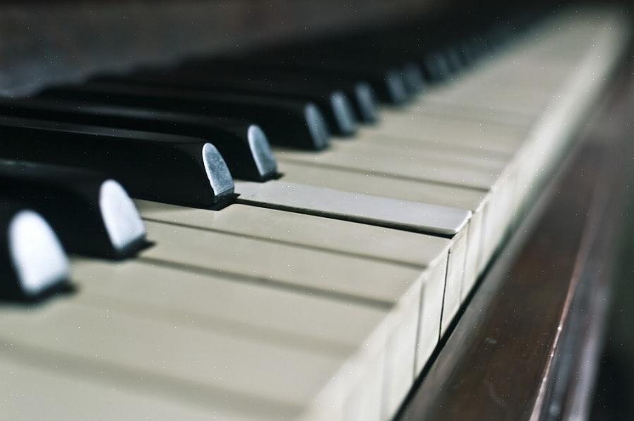 Habilidades de design de pianos são exigidos pelos técnicos de piano que também são reconstrutores