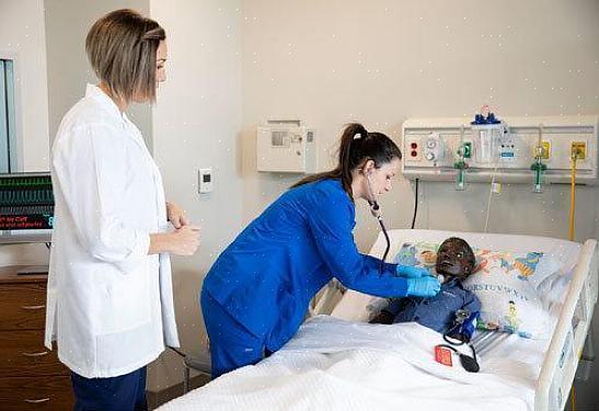 A Enfermeira Infantil começará então o treinamento pediátrico especializado