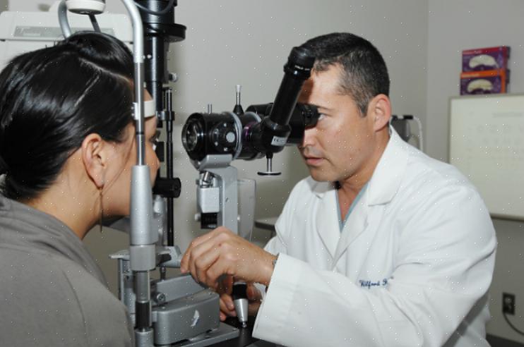 Ser o oftalmologista de crianças