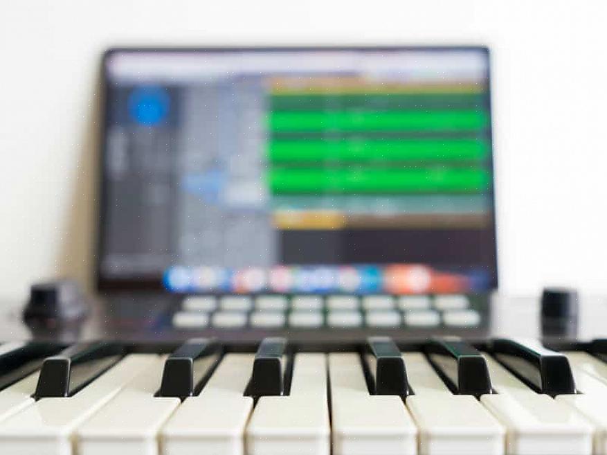 Você pode conectar facilmente seu teclado MIDI ao computador seguindo etapas simples