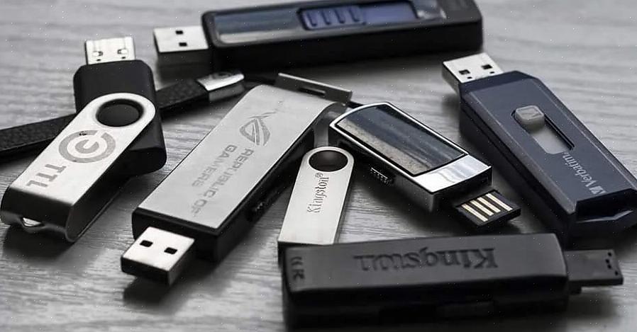 Uma unidade flash USB agora é um dispositivo de armazenamento de dados amplamente usado para usuários