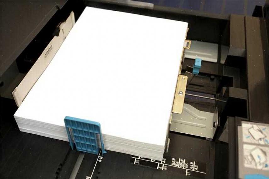 Consulte o manual do usuário para saber o peso máximo de papel de copiadora que sua impressora pode acomodar
